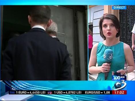 A &icirc;nceput şedinţa &icirc;n care se decide soarta lui Dragnea. Liderii partidului &icirc;i cer să răm&acirc;nă &icirc;n funcţie