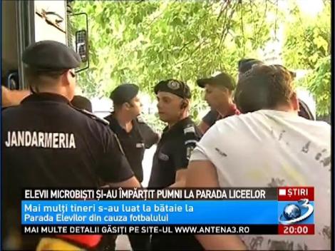 Elevii microbişti şi-au împărţit pumni la parada liceelor