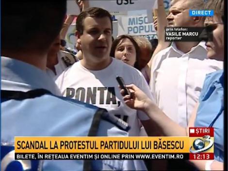 Scandal la protestul partidului lui Băsescu