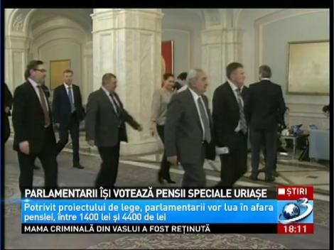 Parlamentarii &icirc;şi votează pensii speciale uriaşe