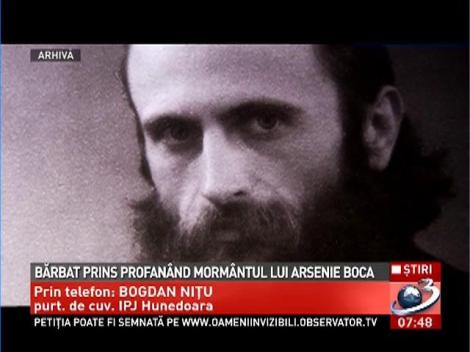 Bărbat prins profan&acirc;nd morm&acirc;ntul lui Arsenie Boca