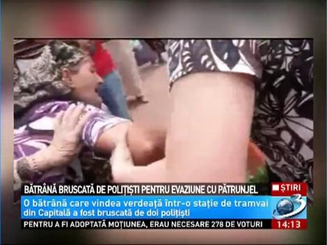 Bătr&acirc;nă bruscată de poliţişti pentru evaziune cu pătrunjel