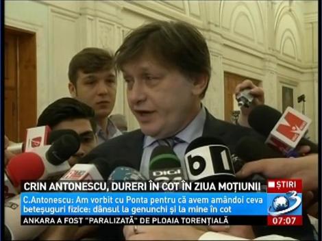 Crin Antonescu, dureri în cot în ziua moţiunii