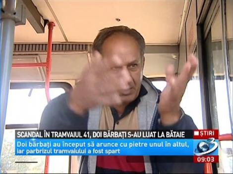 2 bărbaţi s-au luat la bătaie &icirc;n tramvaiul 41