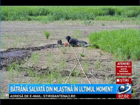 Bătr&acirc;nă salvată din mlaştină &Icirc;N ULTIMA CLIPĂ