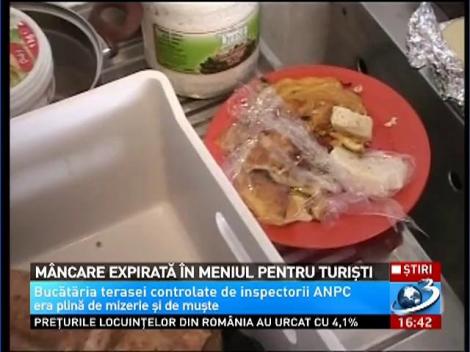 Mâncare expirată în meniul pentru turişti