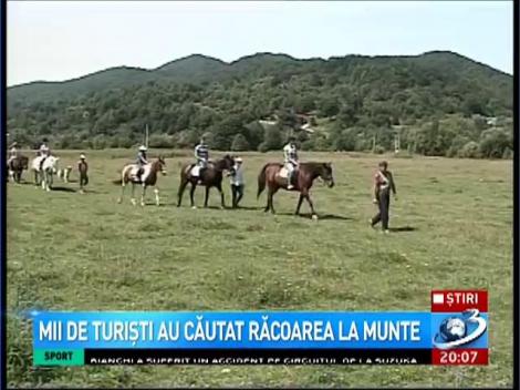 Mii de turişti au căutat răcoarea la munte