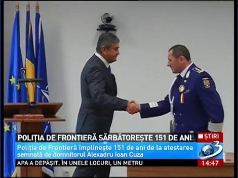 Gabriel Oprea a premiat un poliţist de frontieră pentru că a refuzat o mită consistentă