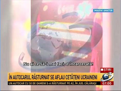 Un autocar cu 53 de persoane s-a răsturnat. Un copil şi o femeie au murit