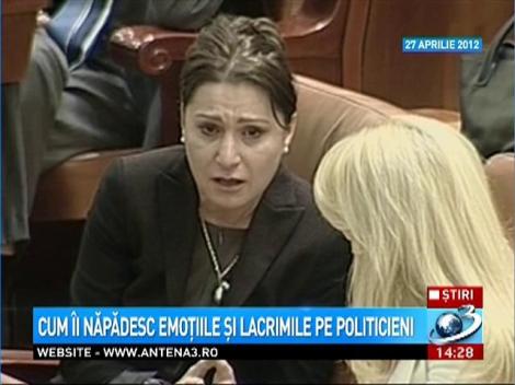 Cum &icirc;i năpădesc emoţiile şi lacrimile pe politicieni