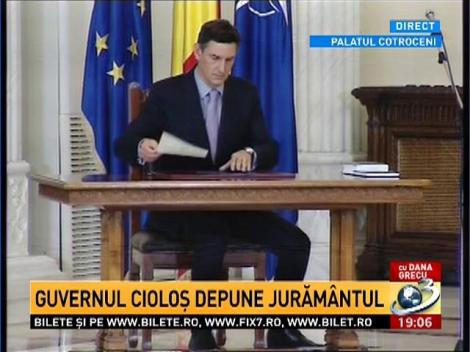Guvernul Cioloş depune jurăm&acirc;ntul la Palatul Cotroceni