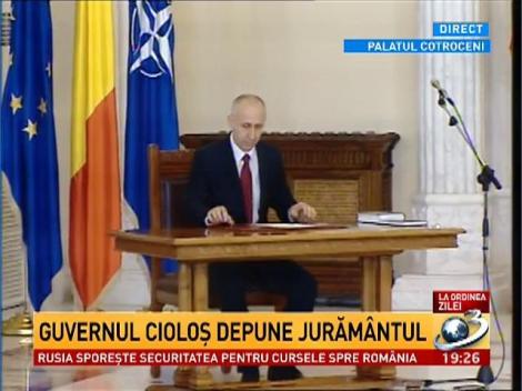 Guvernul Cioloş depune jurăm&acirc;ntul la Palatul Cotroceni