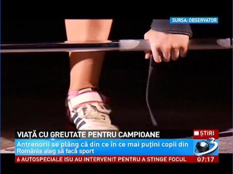 Viaţă cu greutate pentru campioanele României. La 14 ani ridică zeci de kilograme de parcă ar fi fulgi