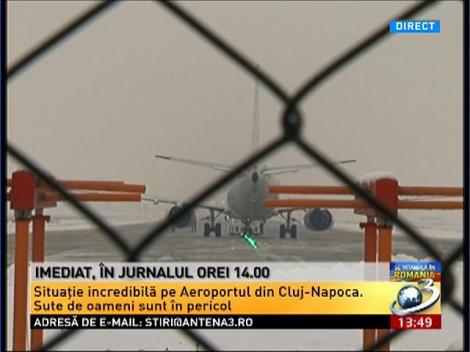 Imagini cu aeronava Blue Air tractată de pe pistă, în timp ce cursa Wizz Air survolează zona în aşteptarea aterizării