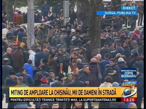Miting de amploare la Chişinău, mii de oameni &icirc;n stradă