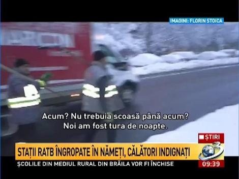 Bucureşti. Staţii RATB &icirc;ngropate &icirc;n nămeţi