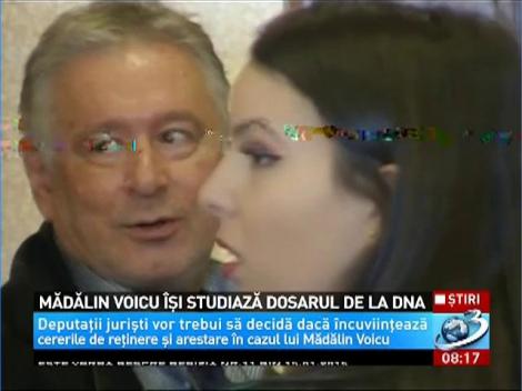 Mădălin Voicu îşi studiază dosarul de la DNA