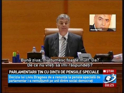 Parlamentarii țin cu dinții de pensiile speciale