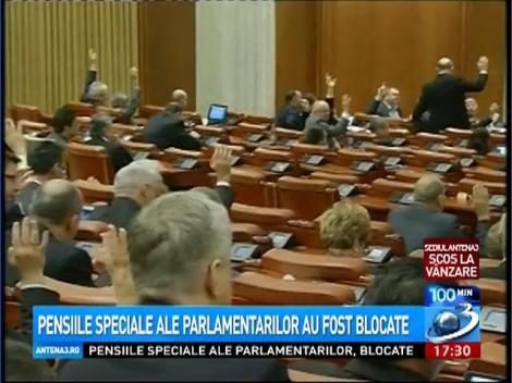 Guvernul a blocat pensiile speciale ale parlamentarilor