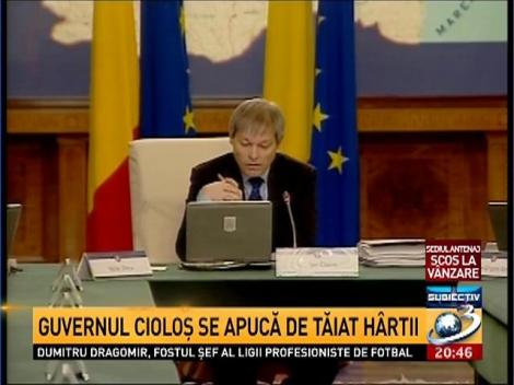 Guvernul Cioloş se apucă de tăiat h&acirc;rtii