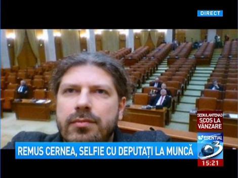 Remus Cernea, selfie cu deputați la muncă