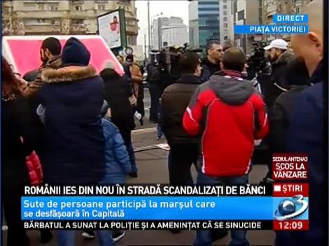 Proteste &icirc;n centrul Capitalei. Sute de persoane vor aplicarea legii dării &icirc;n plată