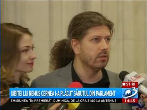 Iubita lui Remus Cernea vrea să intre &icirc;n politică