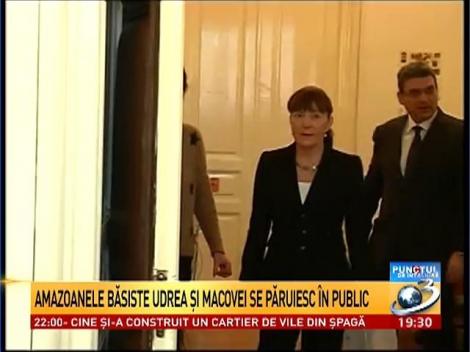 Amazoanele băsiste Udrea şi Macovei se păruiesc &icirc;n public