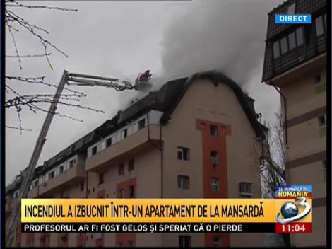 8 echipaje de pompieri intervin pentru stingerea incendiului