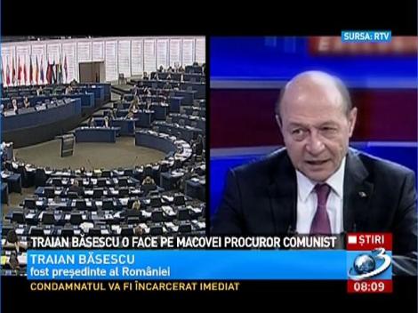 Băsescu o face pe Macovei "procuror comunist"