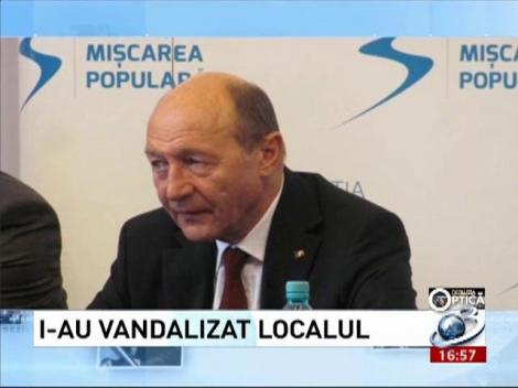 Deziluzia Optică: I-au vandalizat localul