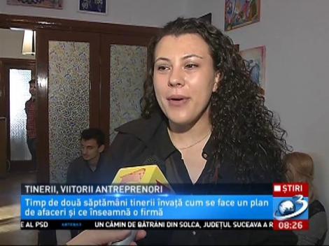 Tinerii care vor să își dezvolte propria afacere beneficiază de cursuri gratuite de antreprenoriat