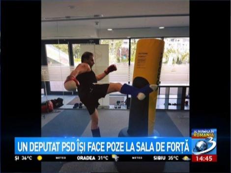 Un deputat PSD &icirc;şi face poze la sala de forţă