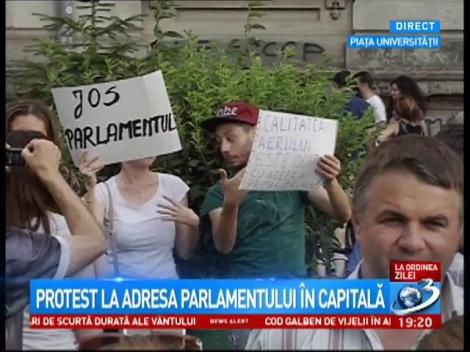 Protest la adresa Parlamentului în Capitală