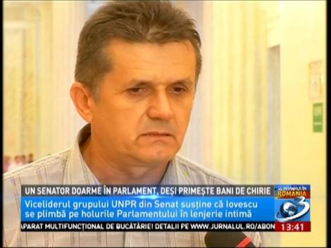 Circ &icirc;n Parlamentul Rom&acirc;niei. Un senator doarme &icirc;n Casa Poporului