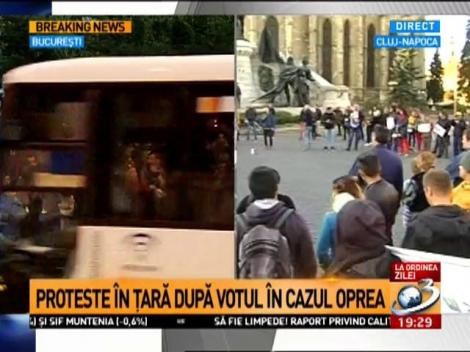 UPDATE! Protestul faţă de Gabriel Oprea s-a încheiat! Au participat 2.500 de oameni
