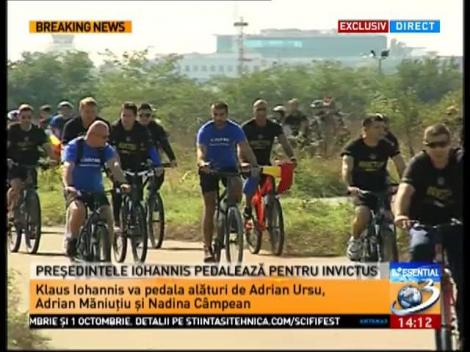 Klaus Iohannis pedalează pentru Invictus. Vezi ce a declarat &icirc;nainte să &icirc;nceapă cursa