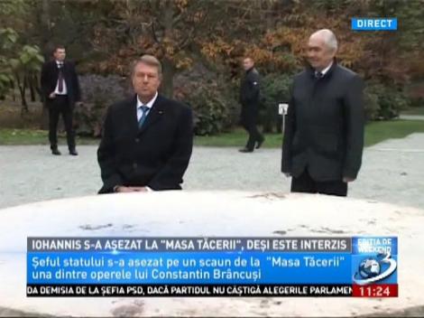 Iohannis s-a așezat la ”Masa tăcerii”, deși este interzis