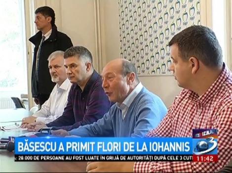 Băsescu a primit flori de la Iohhanis, de ziua lui