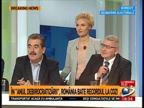 Dana Grecu, &icirc;n spatele invitaţilor, pentru a le asigura protecţie