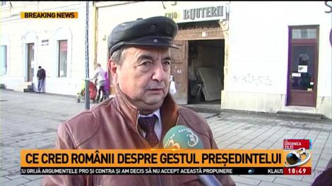 Ce cred românii despre gestul preşedinteleui