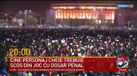 Protestele continuă la Guvern și &icirc;n țară. Peste 10.000 de oameni s-au adunat &icirc;n Piața Victoriei, traficul a fost &icirc;nchis