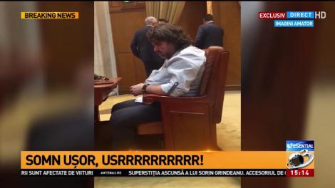 Senatorul USR surprins moţăind la dezbaterea pe buget, din Parlament