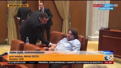 Senatorul USR Mihai Goţiu, surprins moţăind &icirc;n Parlament. &rdquo;M-am odihnit și eu puțin!&rdquo;