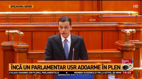 Încă un parlamentar USR doarme în plen