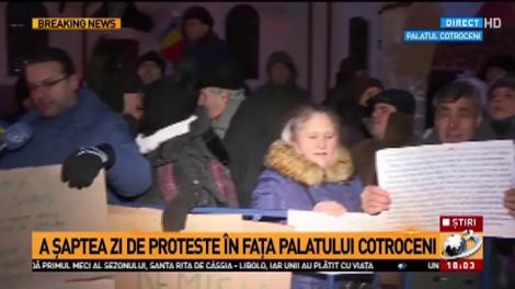 A șaptea zi de proteste în fața Palatului Cotroceni. ”Să nu mai instige oamenii!”