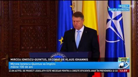 Ceremonie emoționantă la Cotroceni: Mircea Ionescu Quintus, decorat de Iohannis cu o zi &icirc;nainte de a &icirc;mplini 100 de ani