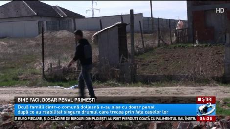 Bine faci, DOSAR PENAL primeşti! Două familii din Dolj s-au ales cu acuzaţii grave, după şi-au pietruit singuri strada: "Când ploua, nu mai puteai intra"