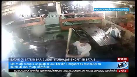 Bătaie cu bâte în bar: Clienți și angajați snopiți în bătaie