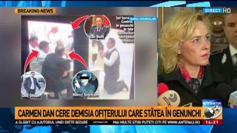 Ministrul de Interne, declarații cuprivire la scandalul din minister. Carmen Dan cere demisia ofițerului care stătea &icirc;n genunchi